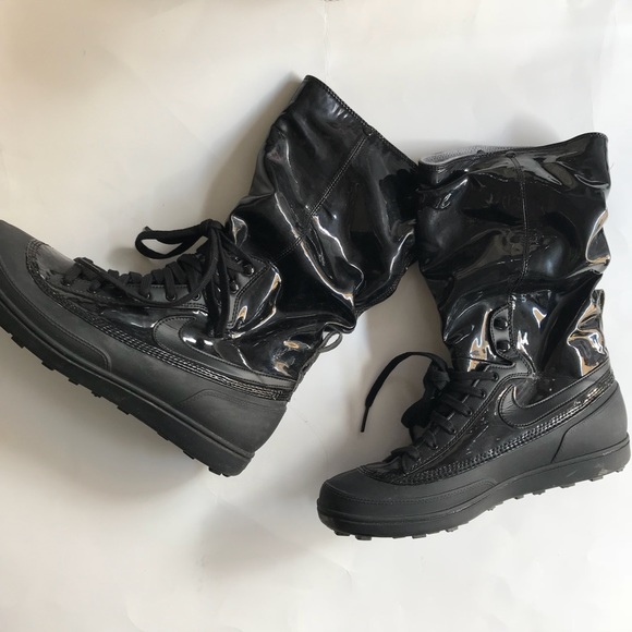 womens black nike boots